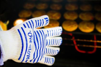 The 'Ove' Glove - Hot Surface Handler with Non-Slip Silicon Grip