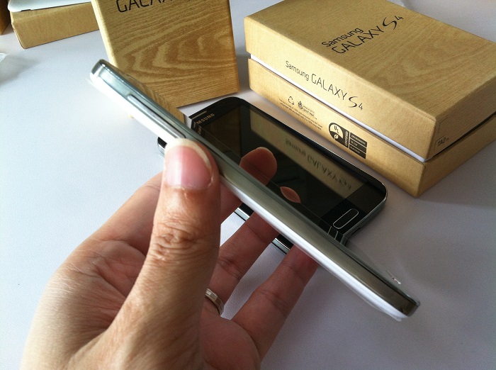 Samsung S4 i9500 1:1 Copy Dual Sim MTK6589 QuadCore 12.0 Mpixel 5 inch Android 4.3